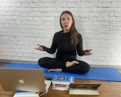 Вика снимает видео